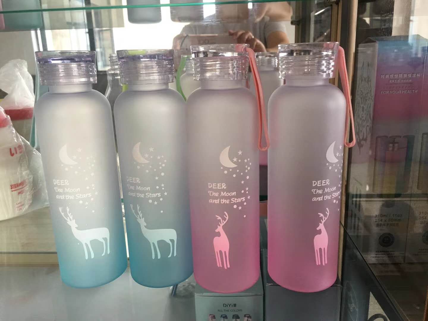 硅胶提手携带方便喷胶小鹿水杯